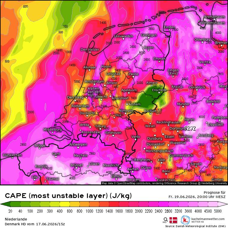 De hoeveelheid CAPE voor vrijdagavond